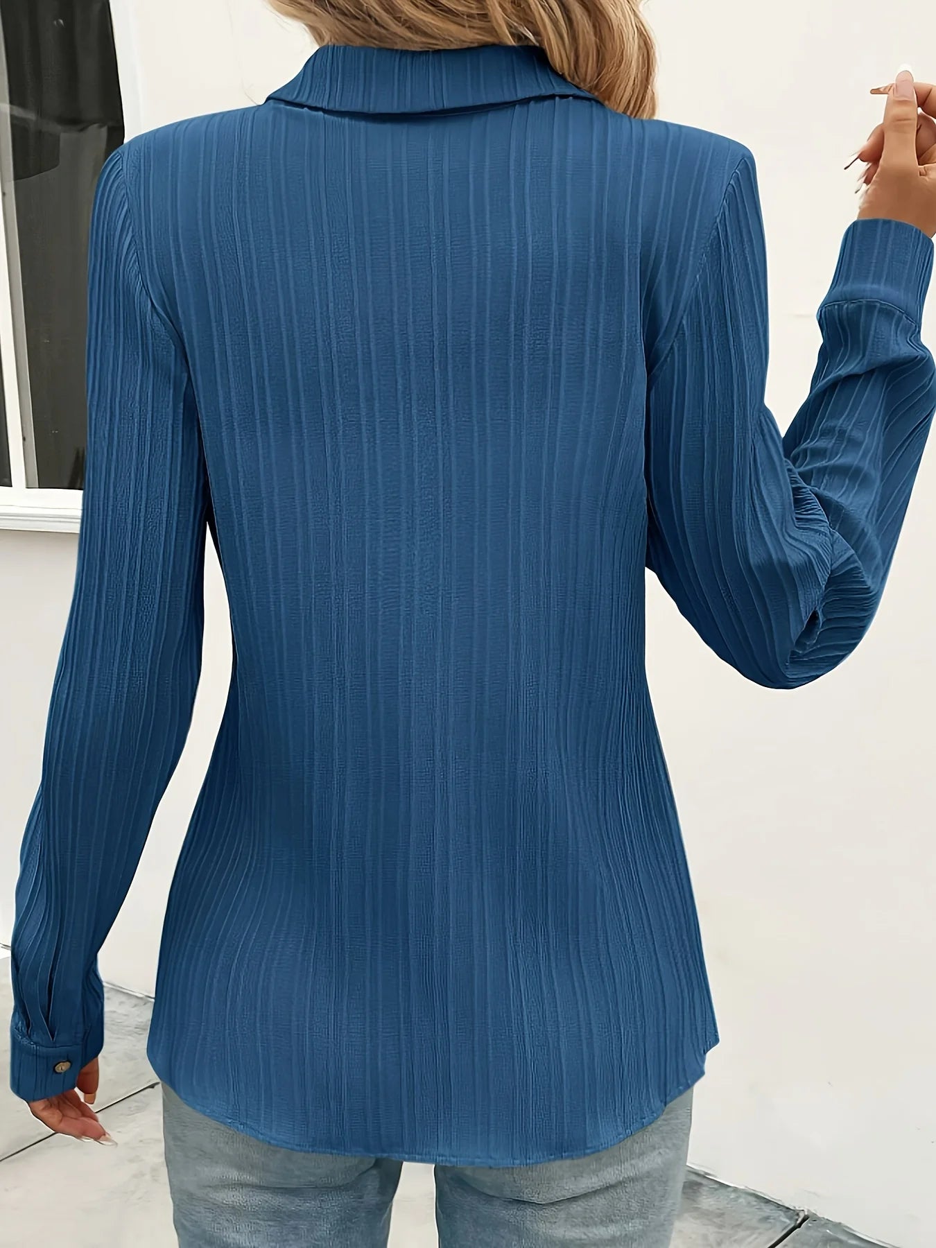 Spring and Summer New Women's Lapel Long-Sleeved Shirt, Solid Color Design, Slimming and Versatile, Elegant Outstanding